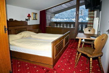هتل Pension Strauss