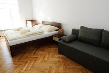 مسافرخانه P&j Apartments Florianska
