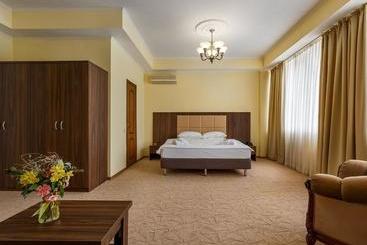 هتل Devon Medical & Spa