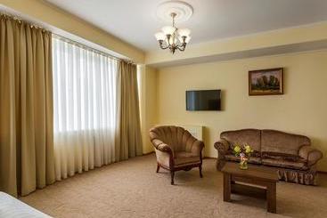 هتل Devon Medical & Spa