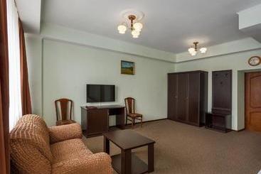 هتل Devon Medical & Spa