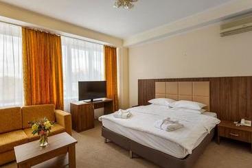 هتل Devon Medical & Spa