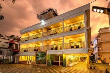 בית מלון כפרי Cloud Castle Resort And Spa Munnar