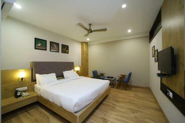 هتل The Oaks Comforts