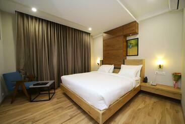 هتل The Oaks Comforts
