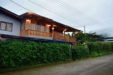 پانسیون Hostal Los Farolitos