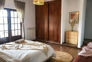 צימר The Far End Surf House   Breakfast Included Eco Surf Villa  5 Km From Beach
