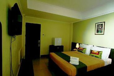 هتل Reddoorz Plus Near Mendoza Park