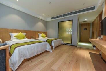 호텔 Ewing International Airlines