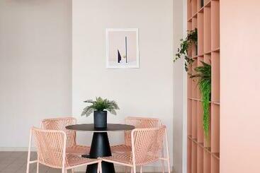 هاستل Hugo Apartment