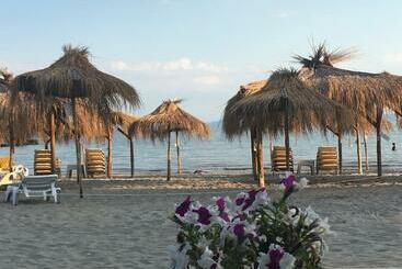 Flora Beach Private
