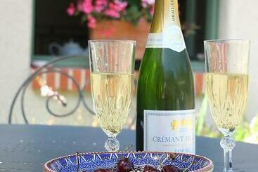 Le Logis Du Pressoir Chambre D Hotes Bed & Breakfast In Beautiful 18th Century Estate In The Heart O