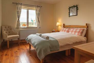 تختخواب و صبحانه Aran Walkers Lodge