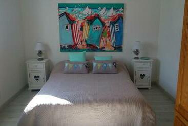تختخواب و صبحانه Chambre D Hôtes Armoise