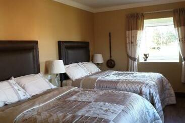 تختخواب و صبحانه Cloghan Lodge