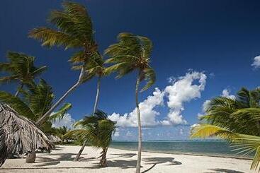 هتل Club St. Croix Beach And Tennis Resort