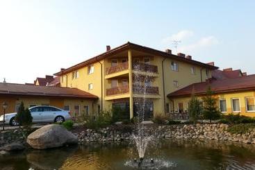 هتل Obok Lasu