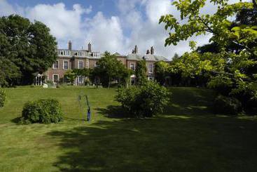 هتل Pelham House