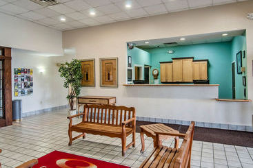هتل Smart   Formerly Econo Lodge