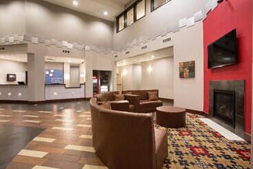 فندق Holiday Inn Express & Suites Denver North   Thornton, An Ihg