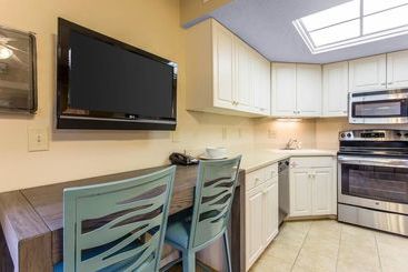 هتل Bluegreen Vacations Seaglass Tower, Ascend Resort Collection