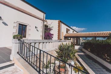 Domus Aurea Resort