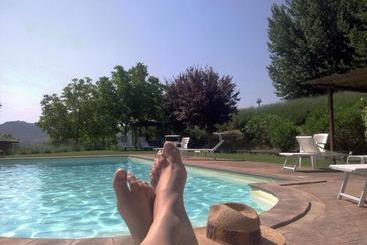 هتل Agriturismo La Torriola