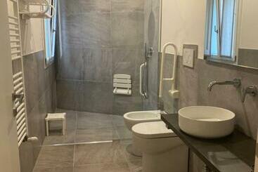 تختخواب و صبحانه A Casa Di Lella