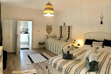 بنسيون Ladislaus Schnaps Haus Falusi Vendégház