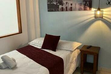 هتل Hostel Affordable Rooms With Private Bathroom San Juan Guatapé