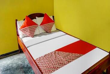 בית מלון כפרי Oyo Homes 90984 Kampung Wisata Ekologi Puspa Jagad