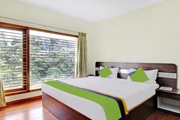 هتل Treebo Aall Season