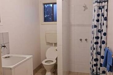 تختخواب و صبحانه City Centre Apartments