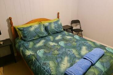 تختخواب و صبحانه City Centre Apartments