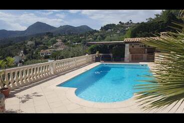 پانسیون Room In Apartment   Beautiful F1 Standing Swimming Pool, View