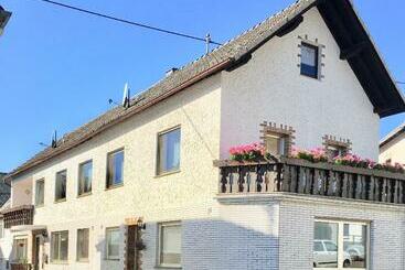 ペンション Gästehaus Doll