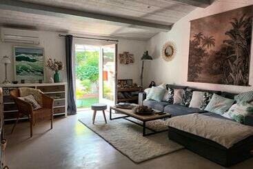 تختخواب و صبحانه Jolie Petite Suite Côte D Azur