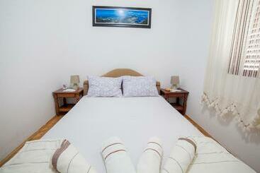 پانسیون Rooms Garden