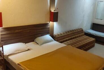 בית מלון כפרי Bungalow Resort Panorama Matheran
