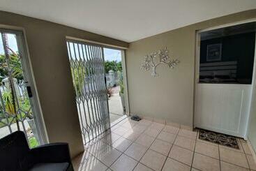 پانسیون Plett57   Self Catering   Room No1