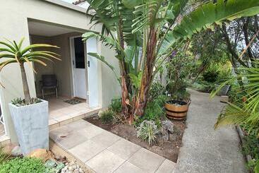 پانسیون Plett57   Self Catering   Room No1