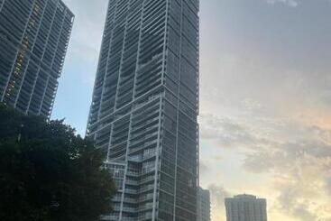 هتل آپارتمان Iconbrickell Tower 3 W Residences