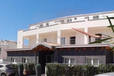 Leoni Hotel & Private Spa