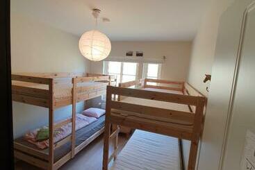 پانسیون Hvammur 2 Guesthouse Red House