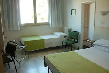 هتل Albergo Dei Pini