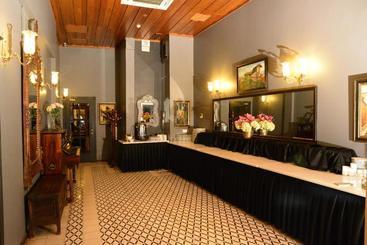 هتل The Liwan Boutique