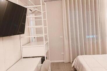 تختخواب و صبحانه Midtown Salerno