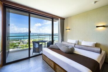 هتل Away Okinawa Kouri Island Resort