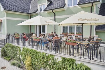 هتل Komorni Hurka