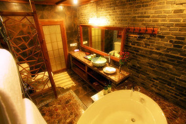 هتل Blossom Hill Inn Lijiang Springland